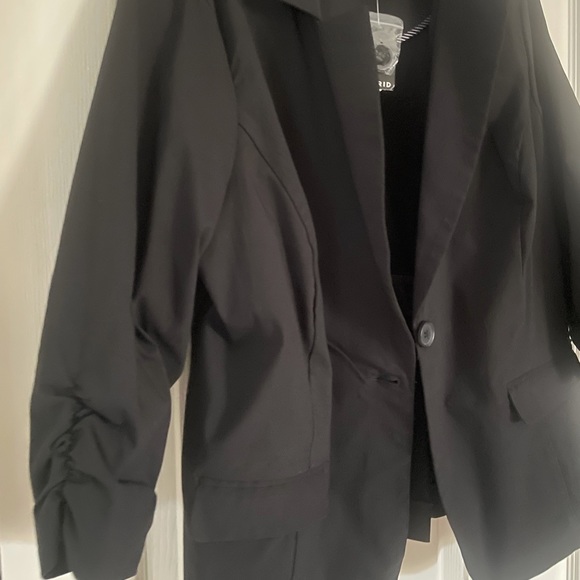 NWT torrid black mid sleeve blazer - Picture 2 of 10
